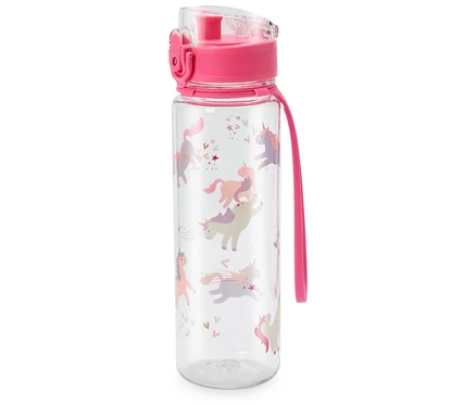 Une bouteille d'eau transparente avec un couvercle rose et des motifs de licornes sur un fond blanc.