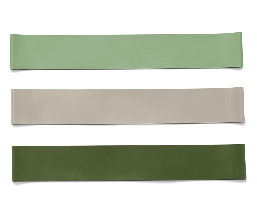 Trois bandes de résistance de couleur verte, beige et vert olive, disposées parallèlement sur un fond blanc.