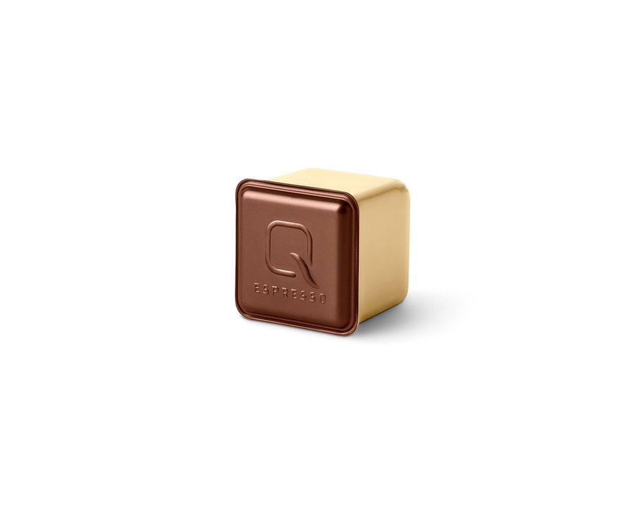 Gros plan d'un paquet de Qbo Flavoured Espresso Dark Choc.