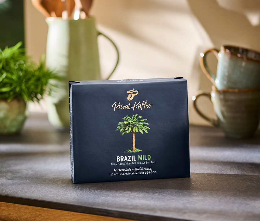 Un paquet de Privat Kaffee Brazil Mild 500 g posé sur une table.