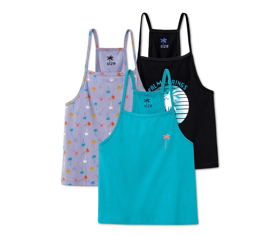 Trois hauts : un lavande avec motif de palmiers, un turquoise avec un palmier unique et un noir avec l’inscription Palm Springs.