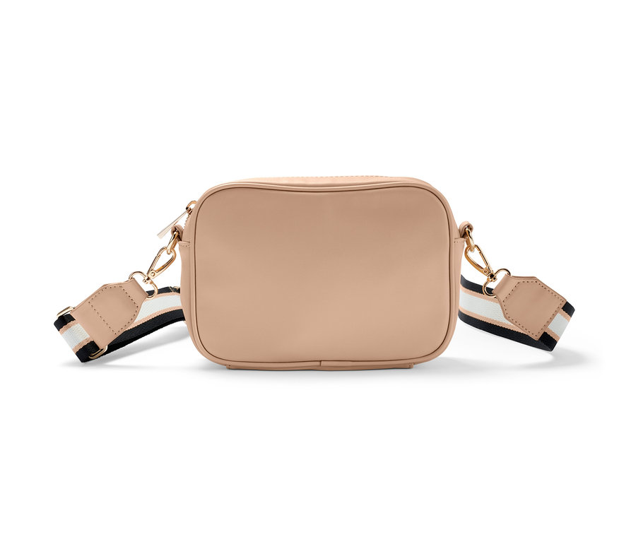 Sac à bandoulière beige avec une sangle décorative.