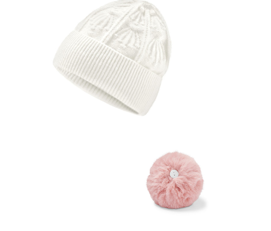 Bonnet en maille blanc avec pompon et pompon rose séparé.