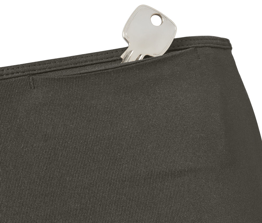 Clé dans la poche d'un legging de sport.