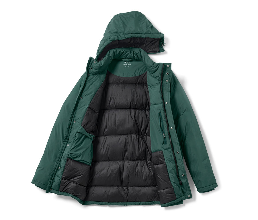 Parka matelassée verte avec intérieur noir et capuche.