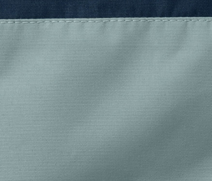 Détail d'une veste de snowboard et de plein air pour enfant.