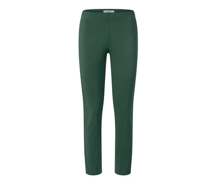 Un pantalon stretch vert sur fond blanc.