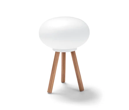Lampe de table LED à piles blanche avec pieds en bois massif.