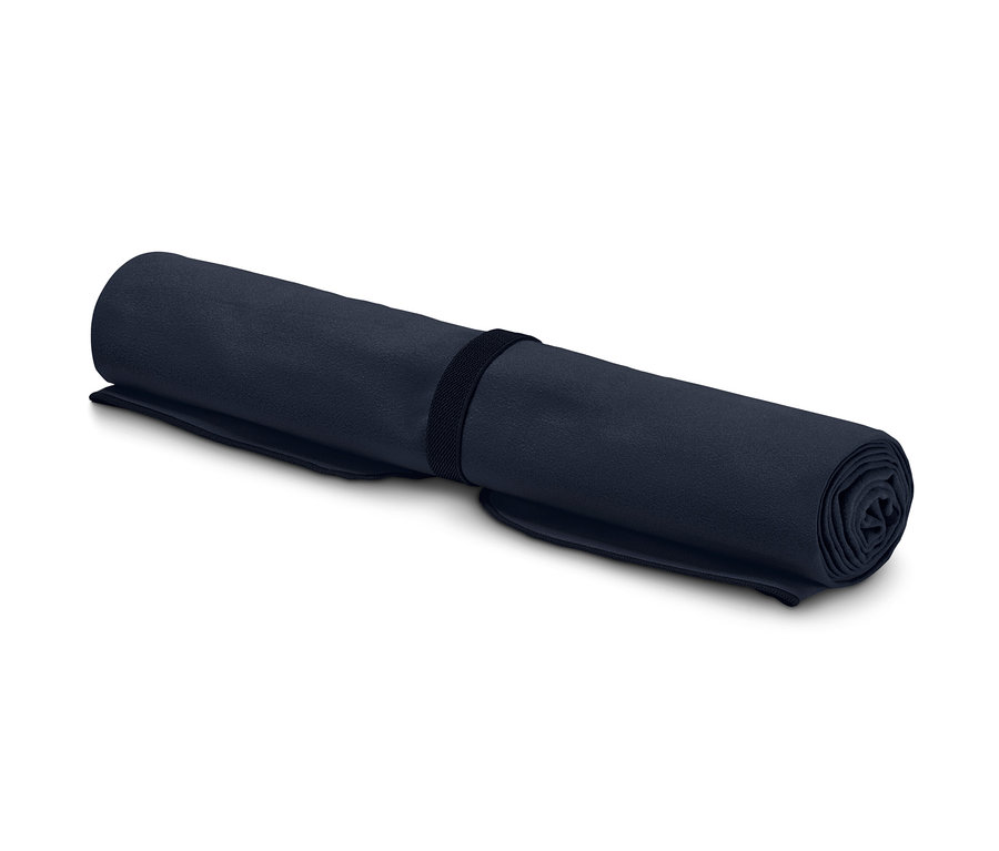 Une linge de bain XL outdoor, env. 100 x 180 cm, enroulée et maintenue par une sangle noire.