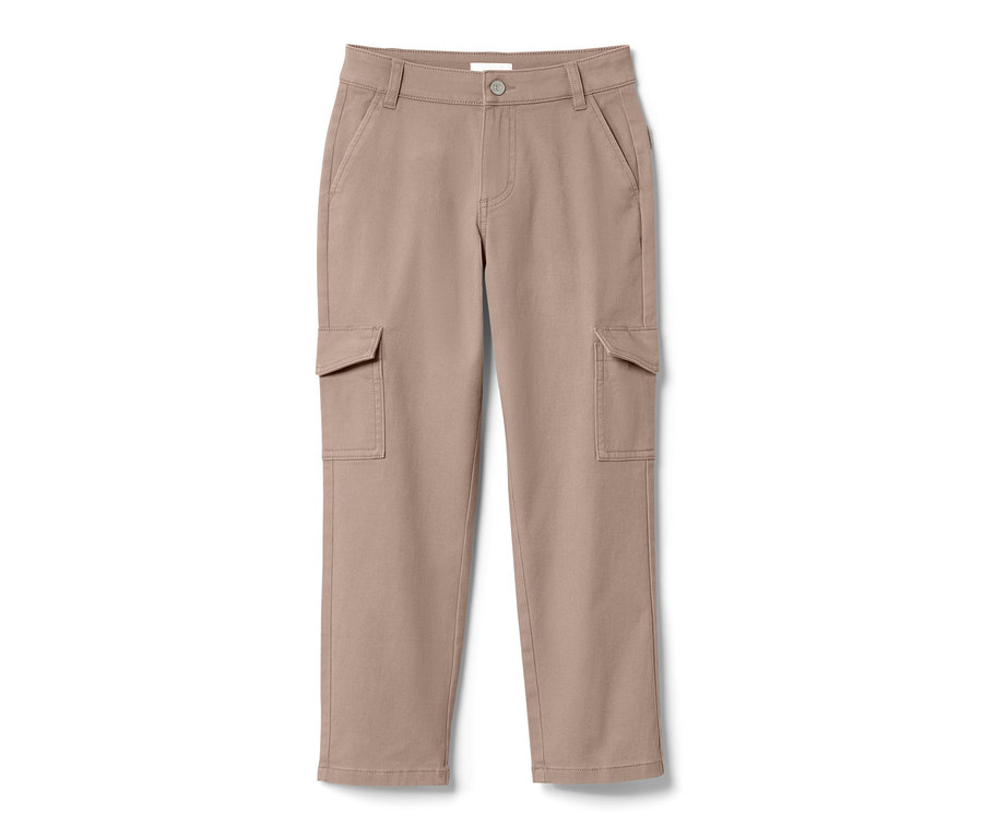 Un pantalon cargo pour enfant marron posé sur un fond blanc.