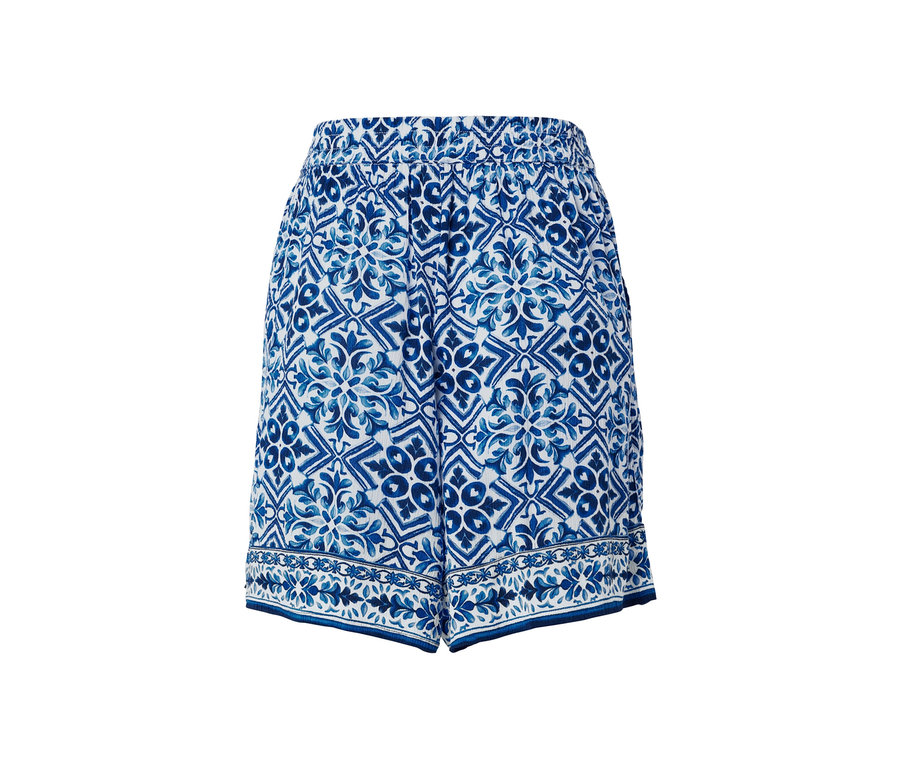Vue détaillée d'un short tissé imprimé avec un motif bleu et blanc.