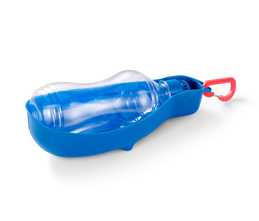 Une gourde pour chien à emporter bleue.