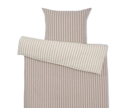 Linge de lit rayé pour oreiller et couette.