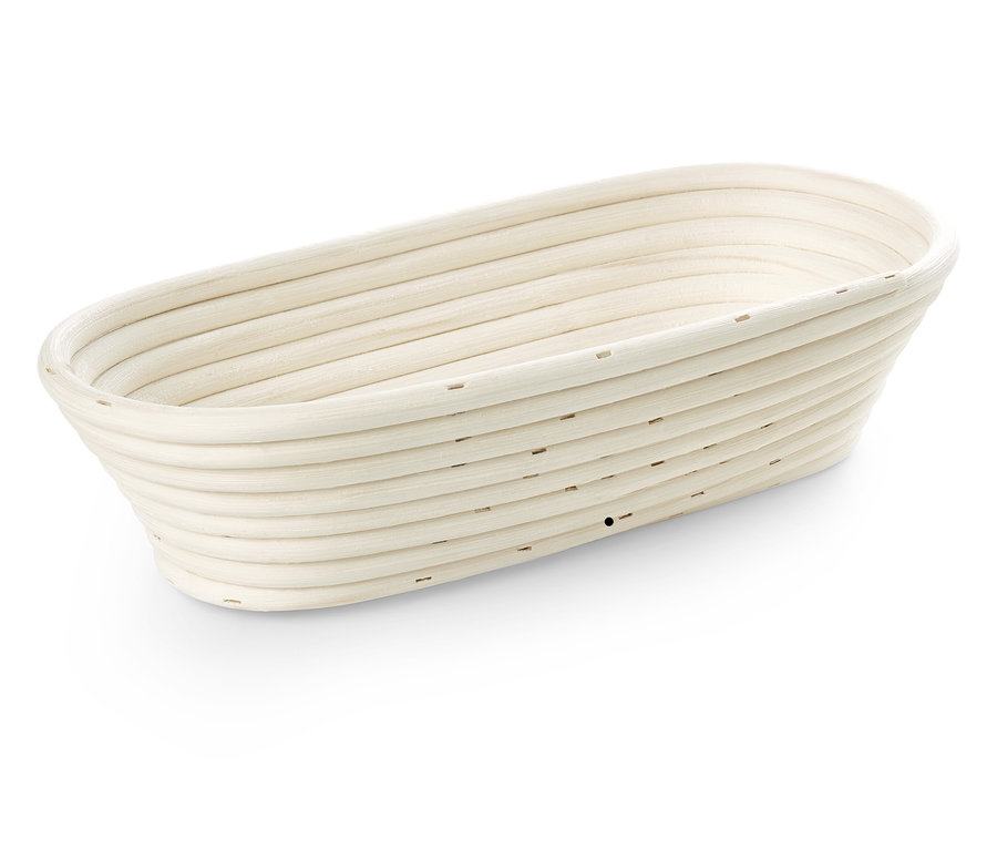 Banneton ovale en matériau naturel avec de fines lignes horizontales.