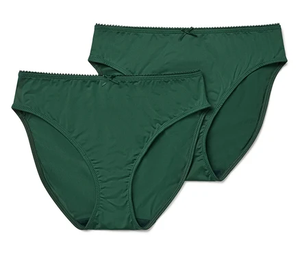 Deux culottes vertes de coupe classique avec un nœud papillon sont posées sur un fond blanc.