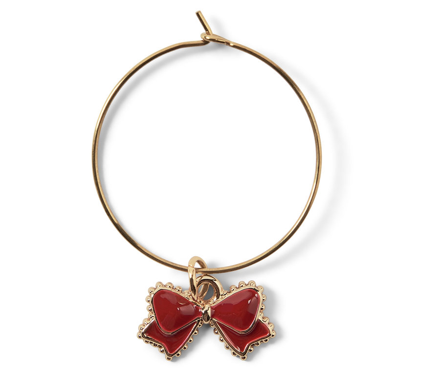 Boucle d'oreille créole dorée avec un nœud rouge.