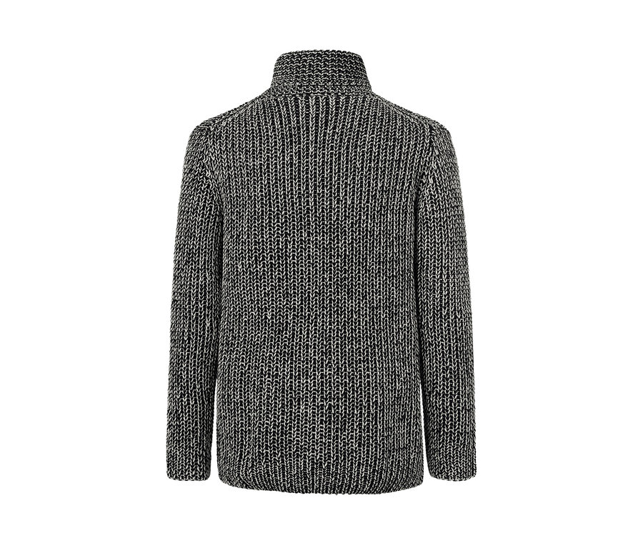 Vue détaillée de dos d'un pull à col roulé en grosse maille.