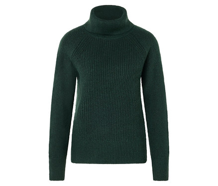 Un pull à col roulé vert sur un fond blanc.