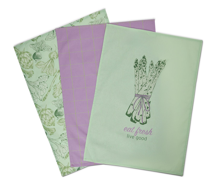 Trois torchons : vert clair avec des artichauts et des betteraves, violet quadrillé et vert clair avec des asperges.