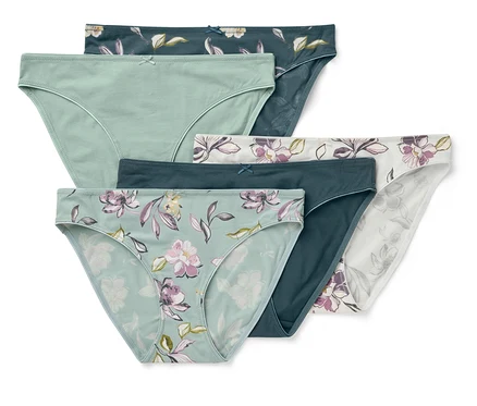 Six culottes pour femmes de différentes couleurs et motifs sont disposées les unes sur les autres.