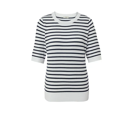 Pull à rayures bleu marine et blanc en tricot fin avec manches courtes.