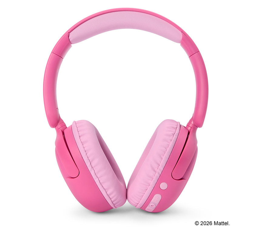 Un casque rose posé sur un fond blanc.