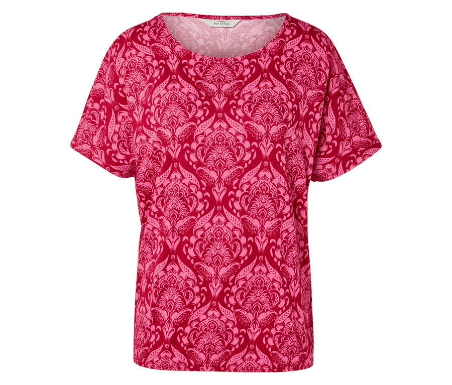 Un t-shirt rouge avec un motif rose clair.