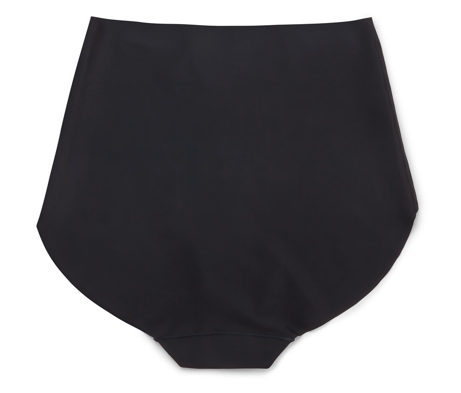 Un sous-vêtement noir sur un fond blanc.