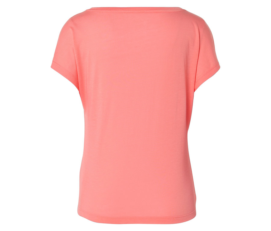 Vue arrière d'un t-shirt saumon à manches courtes et à large encolure.