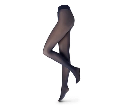 Collants bleu foncé transparents sur un mannequin sans tête aux jambes croisées sur fond blanc.