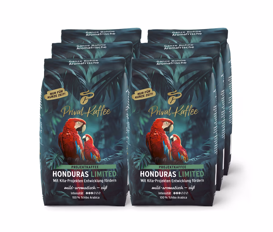 Six paquets de café Privat Kaffee Édition Limitée Honduras vert foncé avec feuilles tropicales et aras rouges, grains entiers.