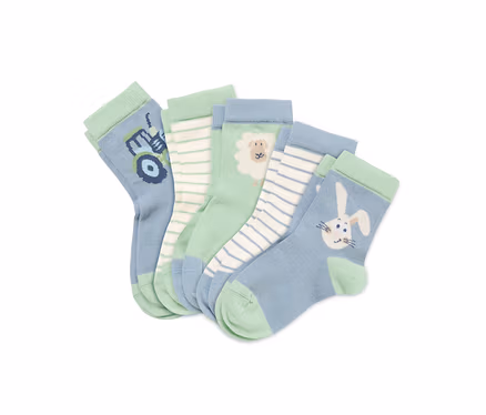 Cinq chaussettes sont superposées, avec des motifs tels qu'un tracteur, un mouton et un lapin.