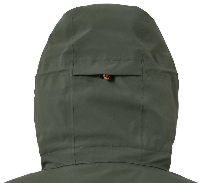 Vue détaillée de la capuche d'une veste de ski kaki.
