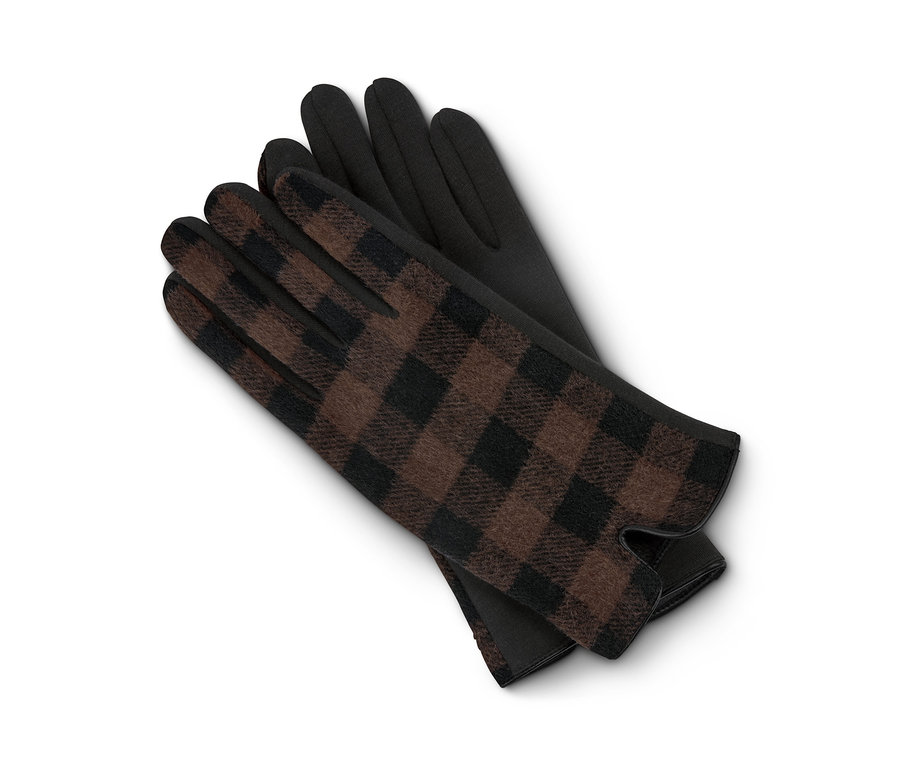 Deux gants bimatière sont posés l'un sur l'autre.