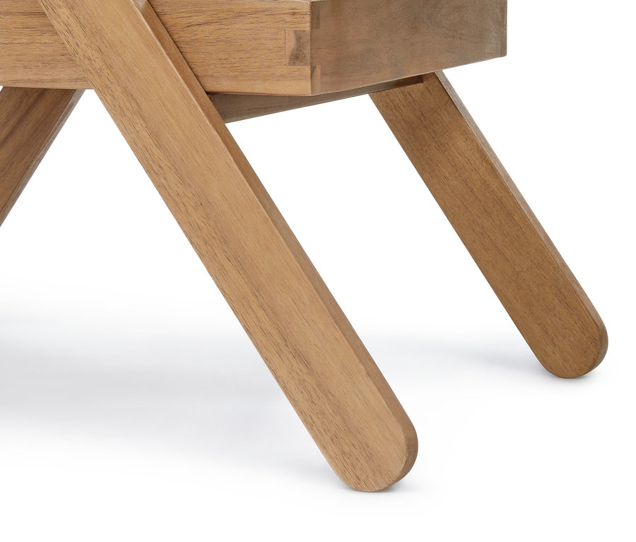 Gros plan sur le cadre d'un petit chariot pour barbecue « Lenja ». 