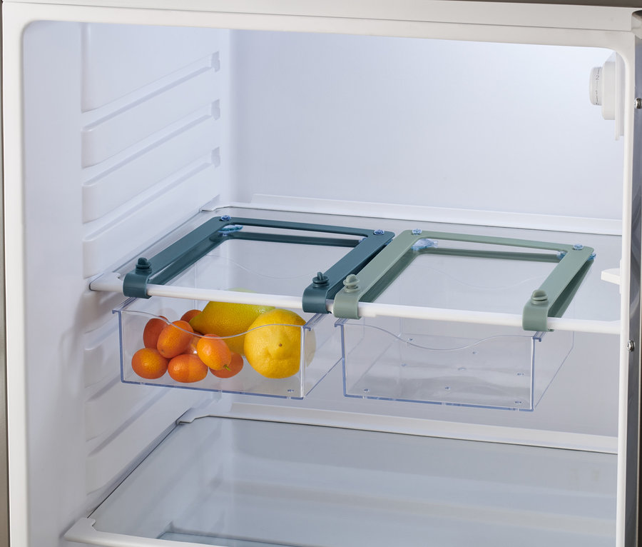Deux compartiments à réfrigérateur, l'un contenant des agrumes.