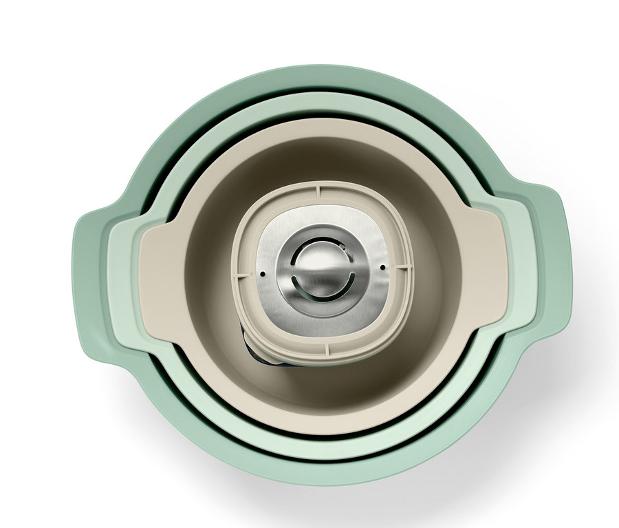 Vue de dessus d'un ensemble de cuisson et de préparation vert et beige.