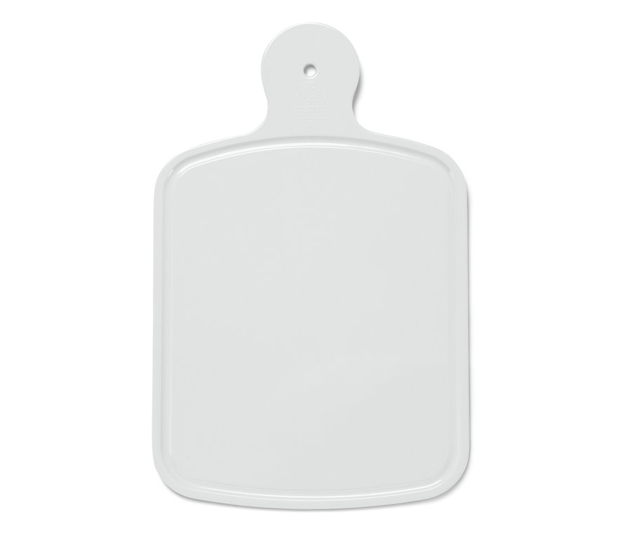 Planche à servir blanche avec une poignée et un trou pour l'accrocher.