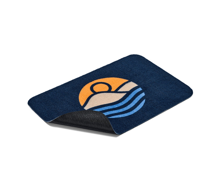 Paillasson bleu foncé avec motif de paysage.