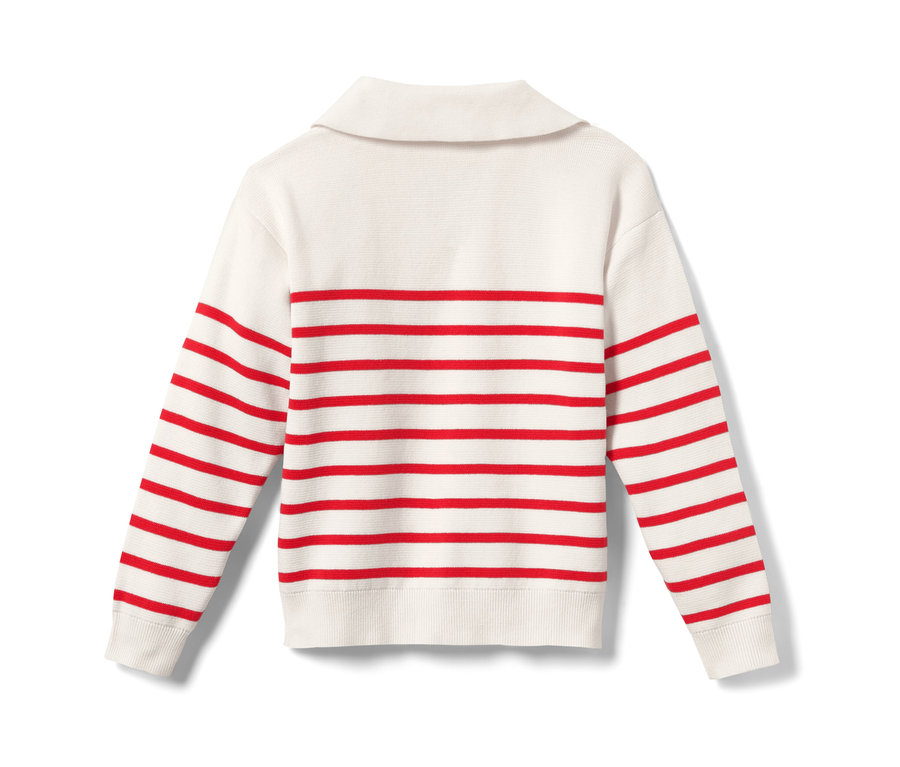Pull en tricot pour enfant avec des rayures rouges sur fond blanc.