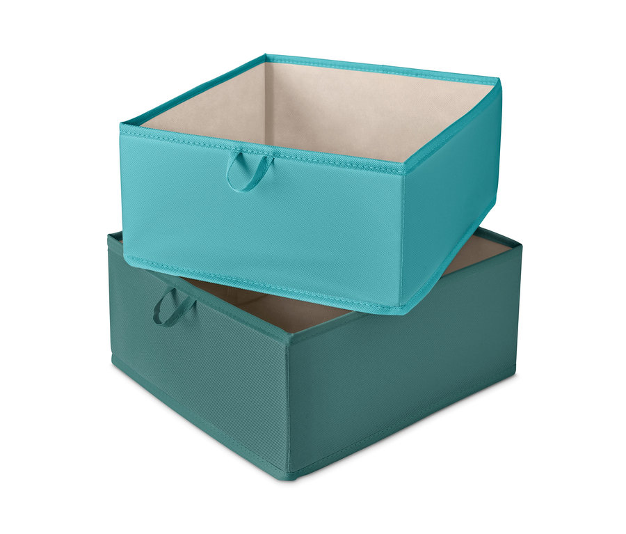 Deux grandes boîtes de rangement pour tiroir, une turquoise et une verte, sont empilées l'une sur l'autre.