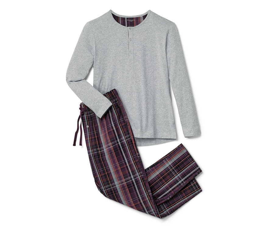 Pyjama gris avec un pantalon tissé à carreaux.