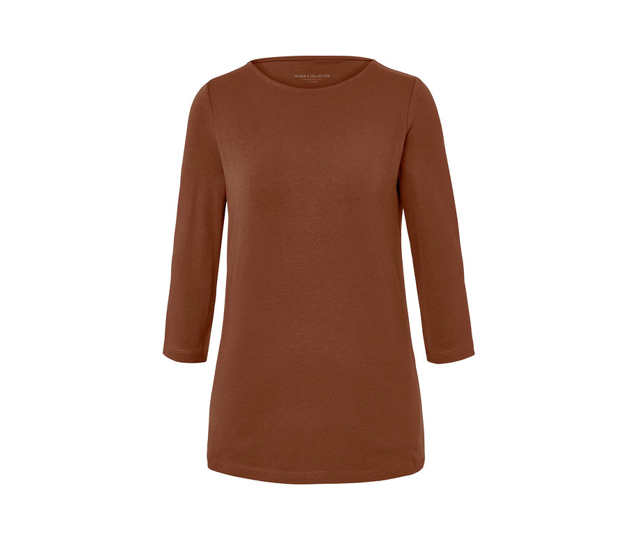 T-shirt marron à manches trois-quarts.