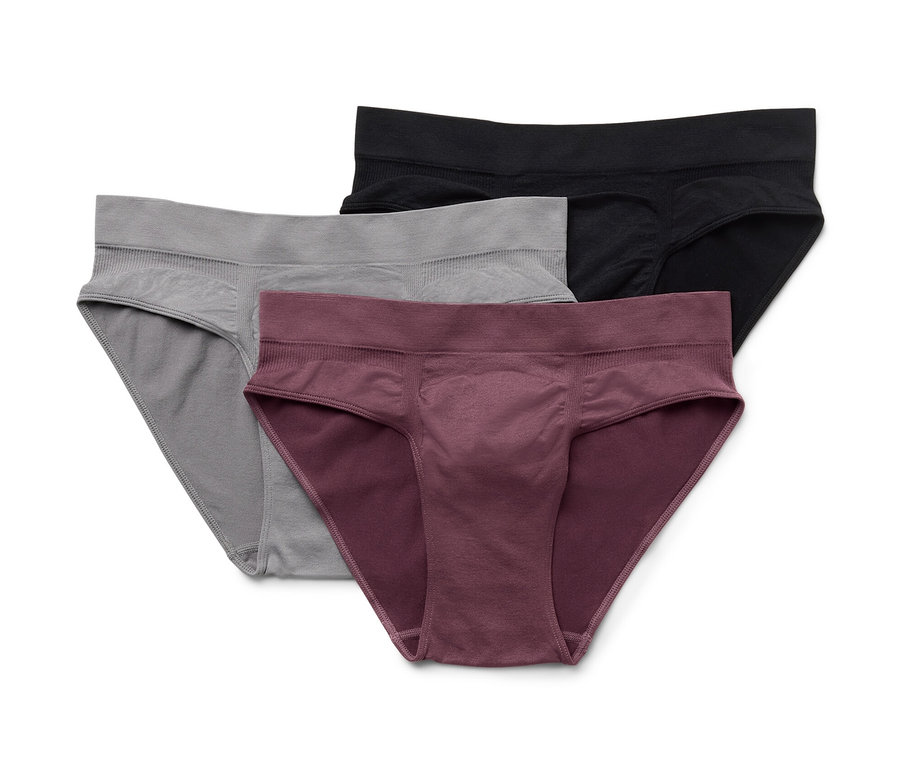 Trois slips sans couture en noir, gris et bordeaux.