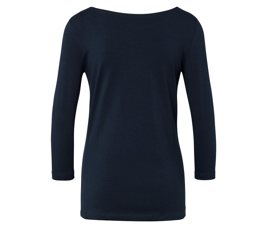 Gros plan sur un t-shirt à manches longues bleu marine.