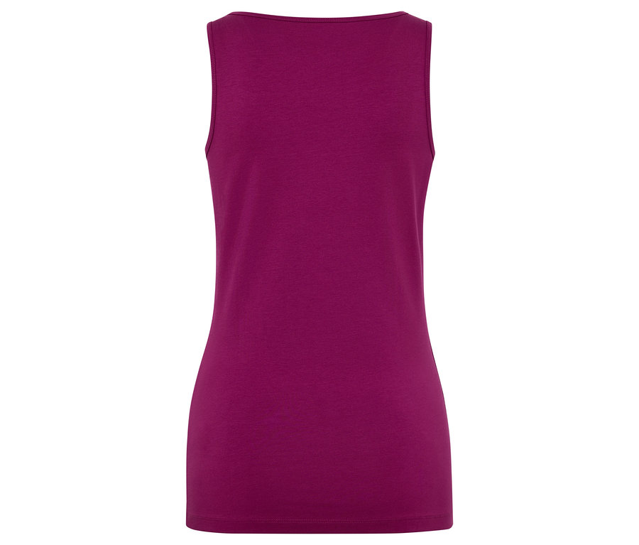 Gros plan d'un débardeur violet avec encolure dégagée.