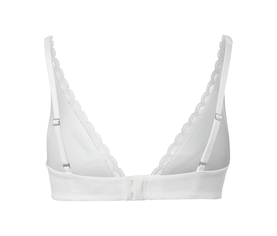 Détail d'un soutien-gorge doux blanc en matière côtelée avec bordure en dentelle.