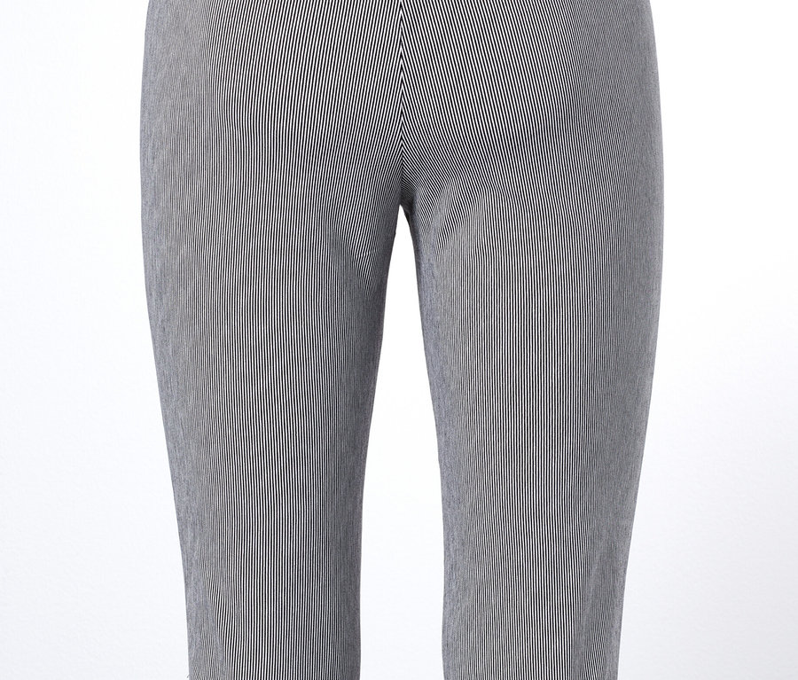 Pantalon stretch 3/4 à rayures sur un mannequin.