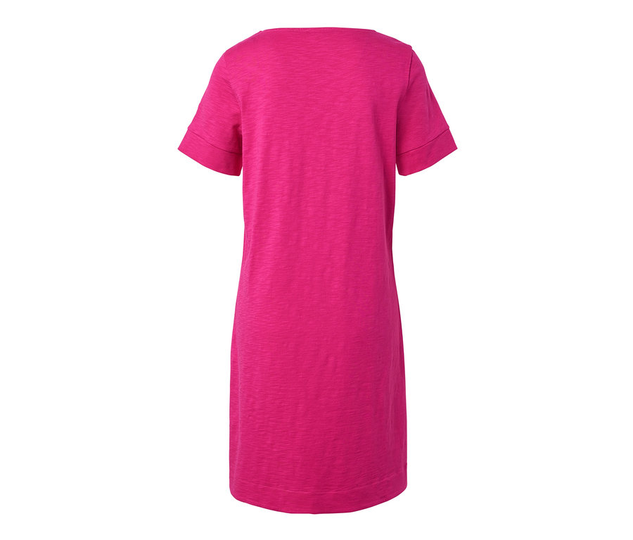 Détail d'une robe en jersey rose.