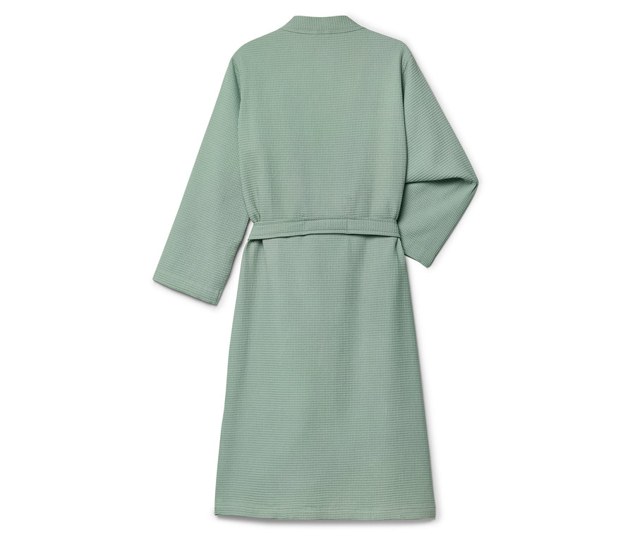 Vue arrière d'un peignoir vert menthe uni avec une ceinture.